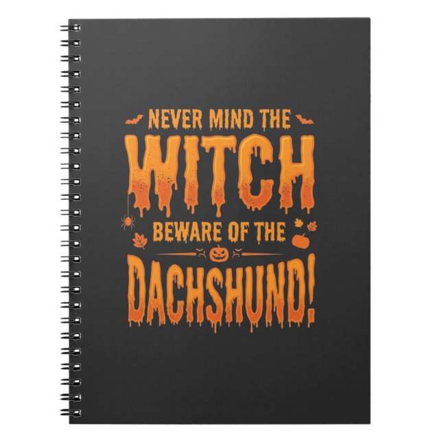 Dachshund Halloween Häxa Varning Typografi Vektor Anteckningsbok (Framsidan)