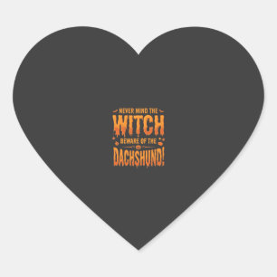 Dachshund Halloween Häxa Varning Typografi Vektor Hjärtformat Klistermärke