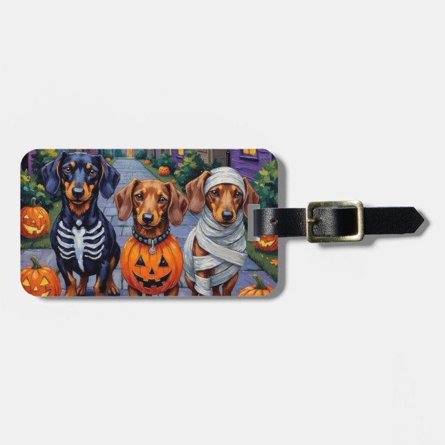 Dachshund Hundar Trick-or-Treating in Halloween Bagagebricka (Horisontell Framsida)