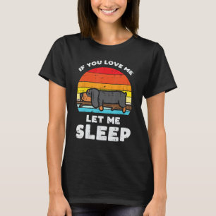 Dachshund Kärlek lät mig sova i retro Animaliskt s T Shirt