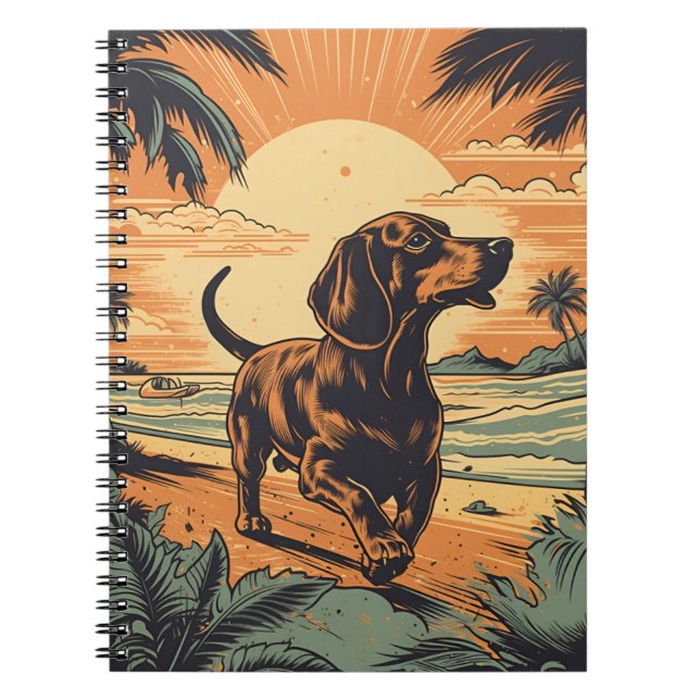 Dachshund på en tropisk strand under solnedgången anteckningsbok (Framsidan)