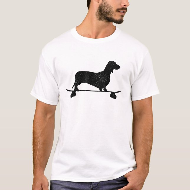 Dachshund på Skateboard Funny Wiener Hund Doxie sk T Shirt (Framsida)