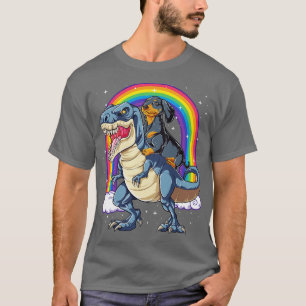 Dachshund Riding Dinosaur T rex för manar Women Bo Shirt