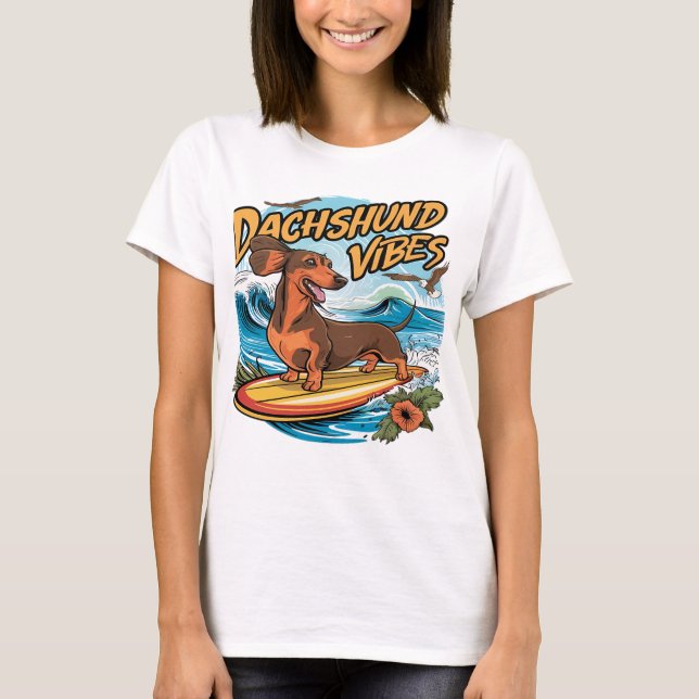 Dachshund Riding Surfboard Surfing T Shirt (Framsida)
