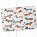 Dachshund Sause Hund Badrumsmatta<br><div class="desc">Sötad liten Dachshund-korv eller wiener hundar i lygstickor. Perfekt för hundälskare och hundvalkare.</div>