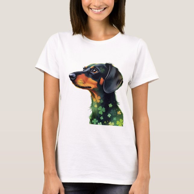 Dachshund Silhouette med fyra Löv Klöver T Shirt (Framsida)
