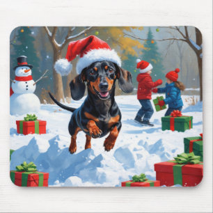 Dachshund springer i snö med julhatt musmatta