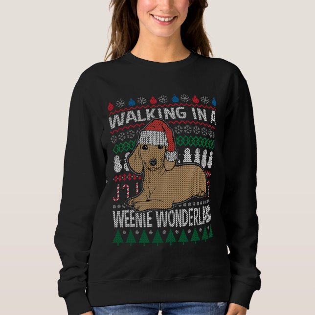 Dachshund Walking in a Weenie Wonderland T Shirt (Framsida)