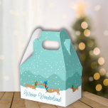Dachshund Wiener Wonderland jul Gift Box Presentaskar<br><div class="desc">Skaffa redo för en glad julklapp *Wiener Wonderland* med den här vackra, dachshund-temade julklapp! Den här lådan är nästan för söt för att öppna parad i den festliga korven hundar, som är utsliten i sin helgdag. Perfekt för hund älskare i ditt liv, den här lådan lägger till den tass-exakta beröringen...</div>