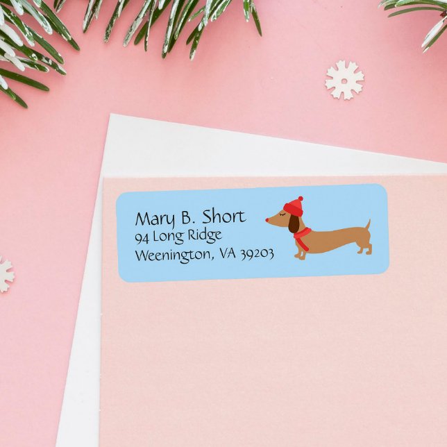 Dachshund Winter-Returetiketter Returadress Etikett (Send cozy holiday wishes with our sweet return address label featuring a dachshund in a cap & scarf)