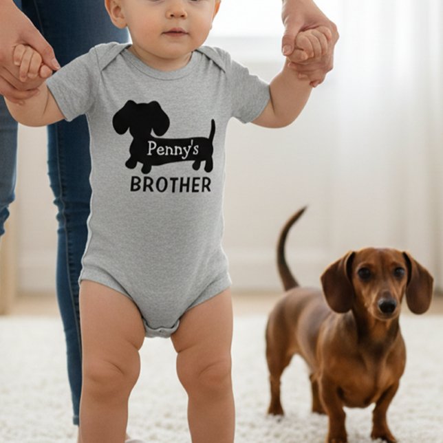 Dachshunds lillebror personlig med namn  t shirt (Personalized dachshund baby outfit )