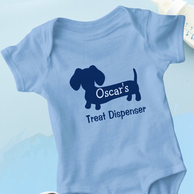 Dachshund's Personlig Treat Dispenser T Shirt (Funny dachshund baby outfit - personalized treat dispenser)