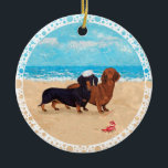 Dachshunds vid Beach Julgransprydnad Keramik<br><div class="desc">Den här designen är skapat från min originalteckning. Kom besöker vår butiks kundkrets för att se alla mina designar på kläder, novelty och presentartiklar! Om du vill visa designen på ALLA våra produkter klickar du på alternativet Överför den här designen till Andra produkter och gör dina val på rullan på...</div>