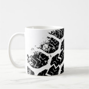 Däck spårar kaffemugg
