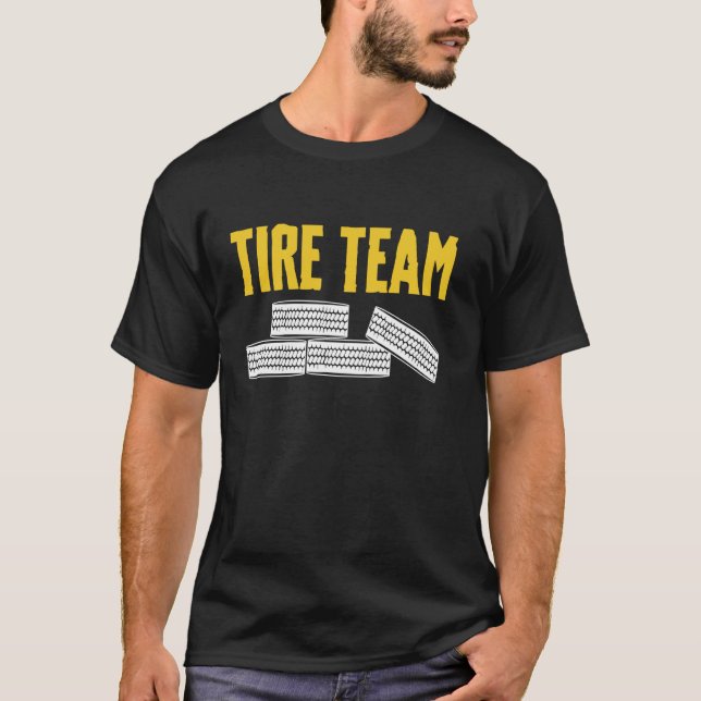 Däckkillen Team Hjul Ränder Byta Mekaniker T Shirt (Framsida)