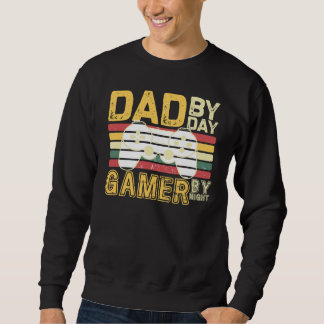 Dad by Day Gamer by Night Lång Ärmad Tröja