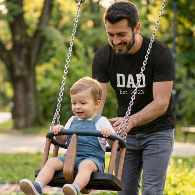 Dad Established Bold White Black T Shirt (Skapare uppladdad)