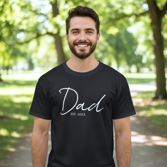 Dad Established Minimal Script Black White T Shirt (Skapare uppladdad)