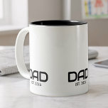 Dad Established New Dad Gift  Två-Tonad Mugg<br><div class="desc">Dad Established New Dad - Minimal Elegant Black Bold Dad Typography - Add your custom "Est" established year date when your first child was born. Add additional years for each child.</div>