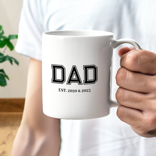 Dad Established Simple Modern College Typography Kaffemugg (Dad Established: the perfect customizable college style text design with the years he became a dad)