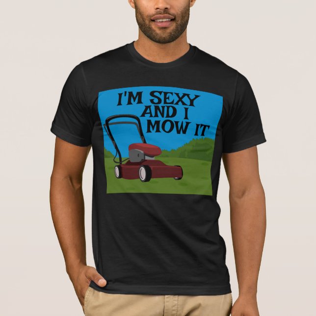 DAD - I'M SEXY AND I MOW IT FUNNY T-SHIRT (Framsida)