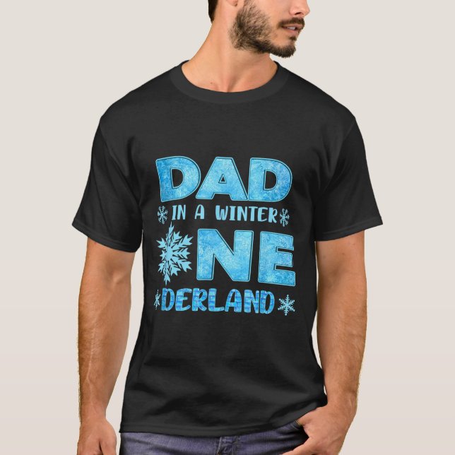 Dad In A Winter Onederland Bday Girl Sweet Snowfla T Shirt (Framsida)