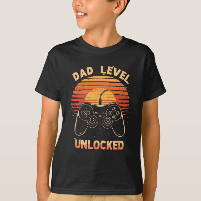 Dad Level Unlocked Funny Retro New Dad Gamer  T Shirt (Framsida)
