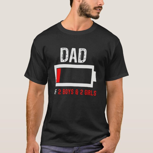 Dad Of 2 Boys 2 Girls Funny Mens Low Energy Batter T Shirt (Framsida)