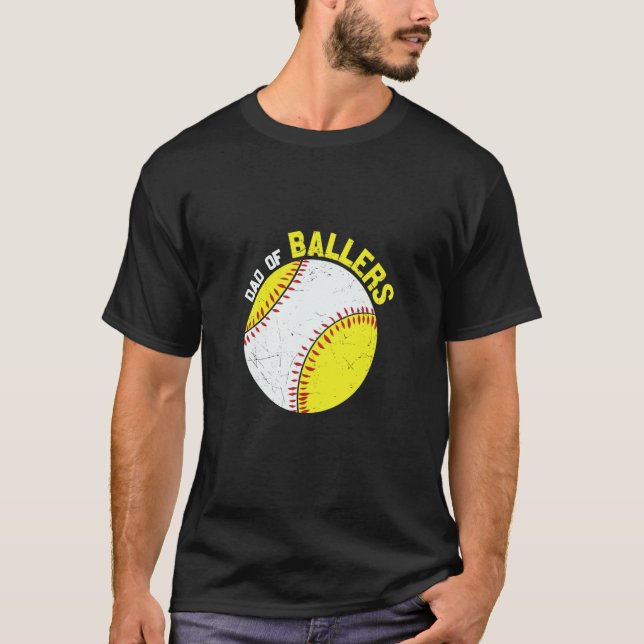 Dad Of Ballers Apparel T Shirt (Framsida)