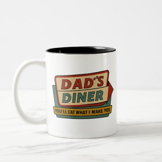 Dad’s Diner Retro Sign – Ben-Day 1950s Pop Art Två-Tonad Mugg (Vänster)
