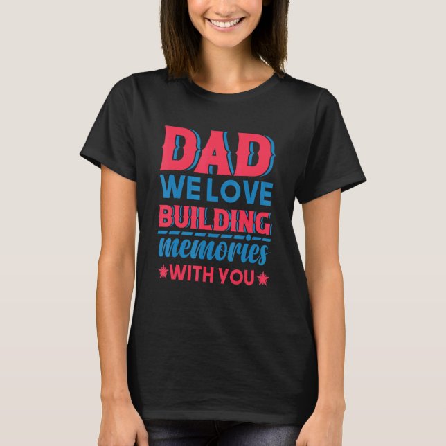 Dad We Love Building Memories With You Father's Da T Shirt (Framsida)