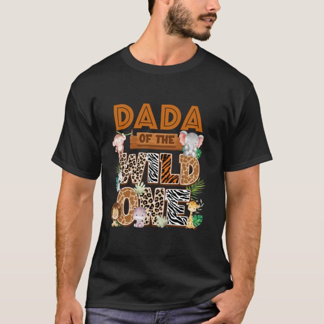 Dada från födelsedagsdagen Vild ett Safari Boy Fam T Shirt (Framsida)