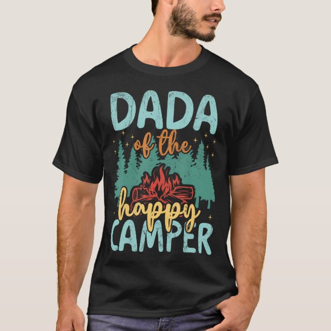 Dada Of Happy Camper 1St Birthday Party Retro T Shirt (Framsida)