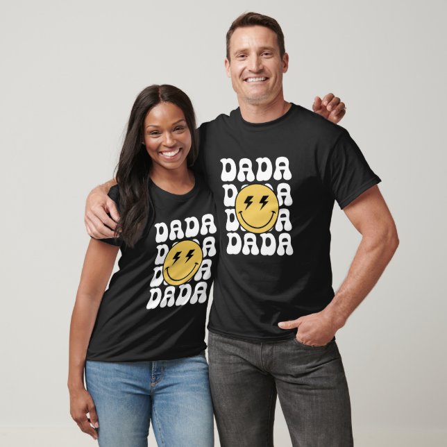 Dada One Lycklig, en matchande födelsedagstextfami T Shirt (Unisex)