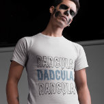 Dadcula Blue Halloween - Spooky & Roligt Pappa T Shirt<br><div class="desc">Bär Halloween-själen med vår "Dadcula" Blue T-Shirt, designad särskilt för pappor som kärlek ett bra skrattar och en spooky vibe! Den här t-tröjan är en perfekt för pappor som vill gå med i Halloween-roligten och har en lekfull "Dadcula"-design i fet stil och med ett högblankt brev på en coola blå...</div>