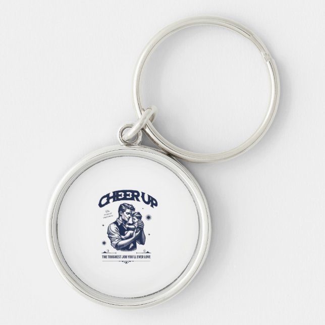 DADDY CHEER UP ROUND KEYCHAIN  RUND SILVERFÄRGAD NYCKELRING (Framsidan)