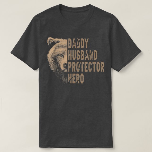 Daddy Husband Protector Hero Papa Bear Dad Gift  T Shirt (Design framsida)