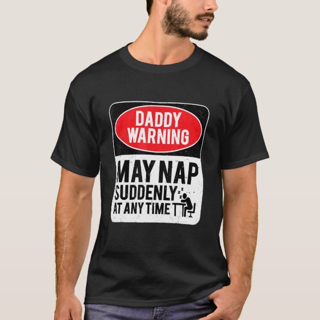 Daddy Warning May Nap Suddenly At Any Time, Sarcas T Shirt (Framsida)