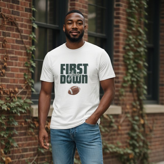 Daddy's First Year Down Football Graphic T-Shirt (Skapare uppladdad)