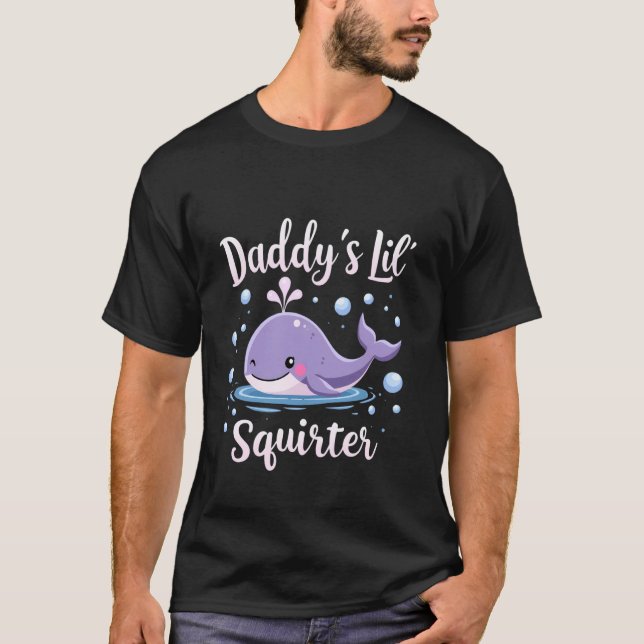 Daddy's Lil' Squirter T Shirt (Framsida)