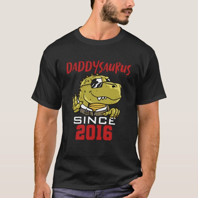 Daddysaurus sedan 2016 t shirt (Framsida)