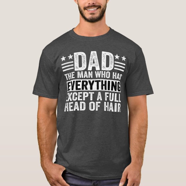 Dadhe Man Who Has Everything Ecept A Full Head Of  T Shirt (Framsida)
