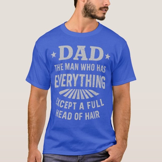 Dadhe Man Who Has Everything Ecept A Full Head of  T Shirt (Framsida)