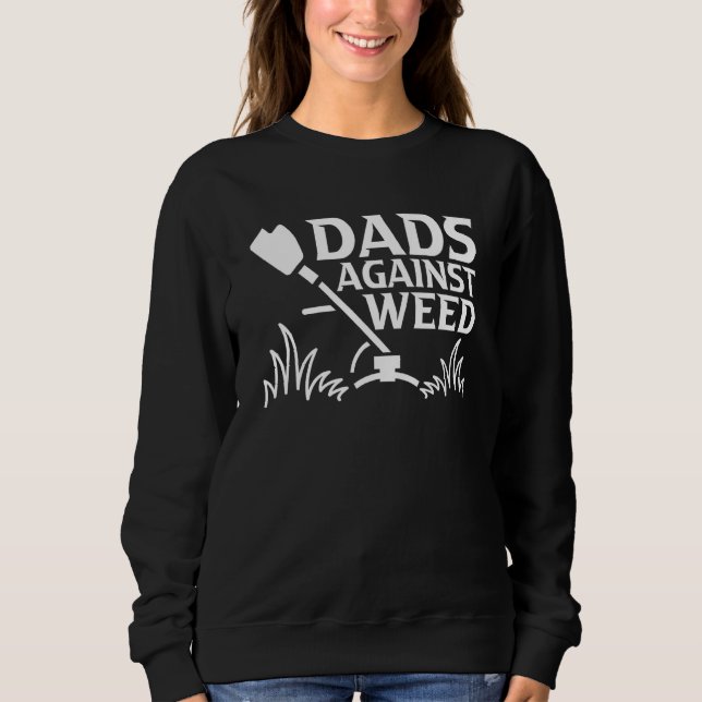 Dads Against Weed  Gardening Dad Joke Lawn Mowing  T Shirt (Framsida)