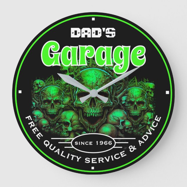 Dad's Garage Green Skulls Automotive Mechanic  Stor Klocka (Framsida)