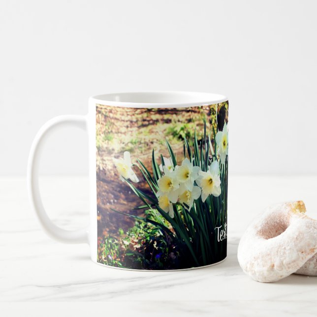 Daffodils by Brook Personlig Kaffemugg (Med munk)