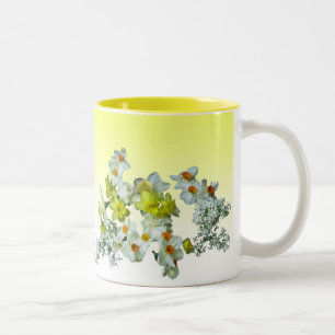 Daffodils och Lilacs Två-Tonad Mugg