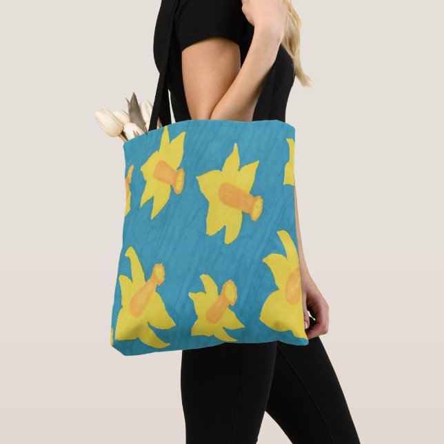 Daffodils on Blue Background Tote Bag Tygkasse (Närbild)
