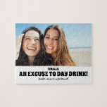 Dag Drink-Ursäkta - Lustigt Bridesmaid Frieri foto Pussel<br><div class="desc">Två vänner frieri ljuva bridesor eller maid of honor pussel "Äntligen,  en ursäkt för att dricka! Kommer du att bli min brud?"</div>