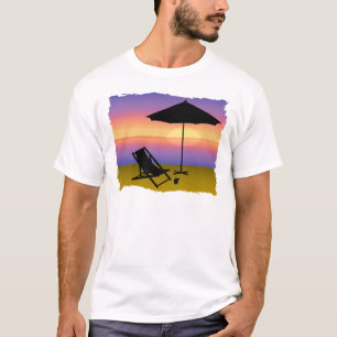 Dagar avslutar på stranden med paraplyet och t-shirt